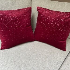Millihome set/2 18” square velveteen rhinestone-studded feather pillows. NWT❣️